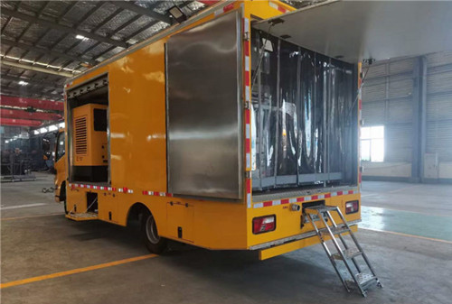 光固化修復(fù)工程車_紫外光固化修復(fù)技術(shù)_管網(wǎng)紫外線光固化車_紫外光固化修復(fù)工藝